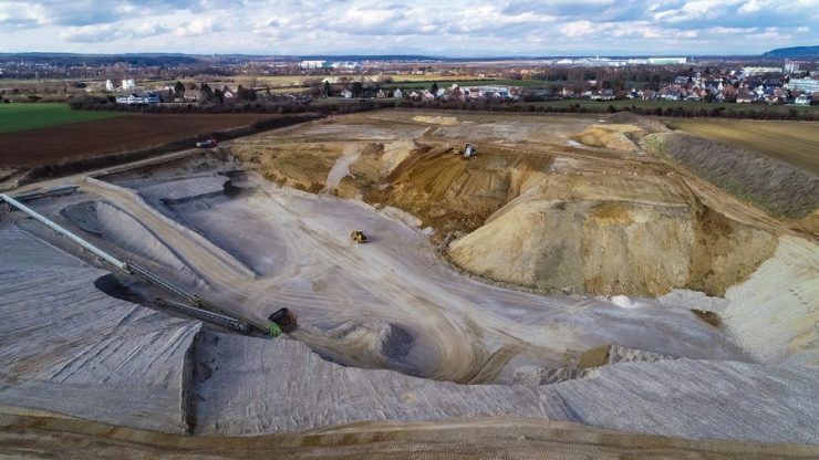 Chantier de décapage pour exploitation de gravière